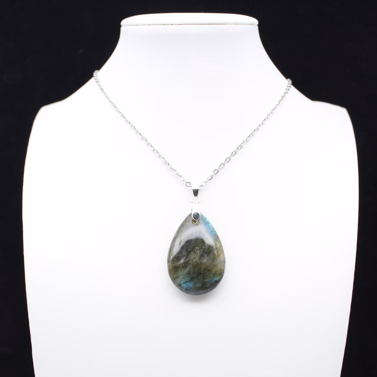 Ciondolo a goccia in labradorite