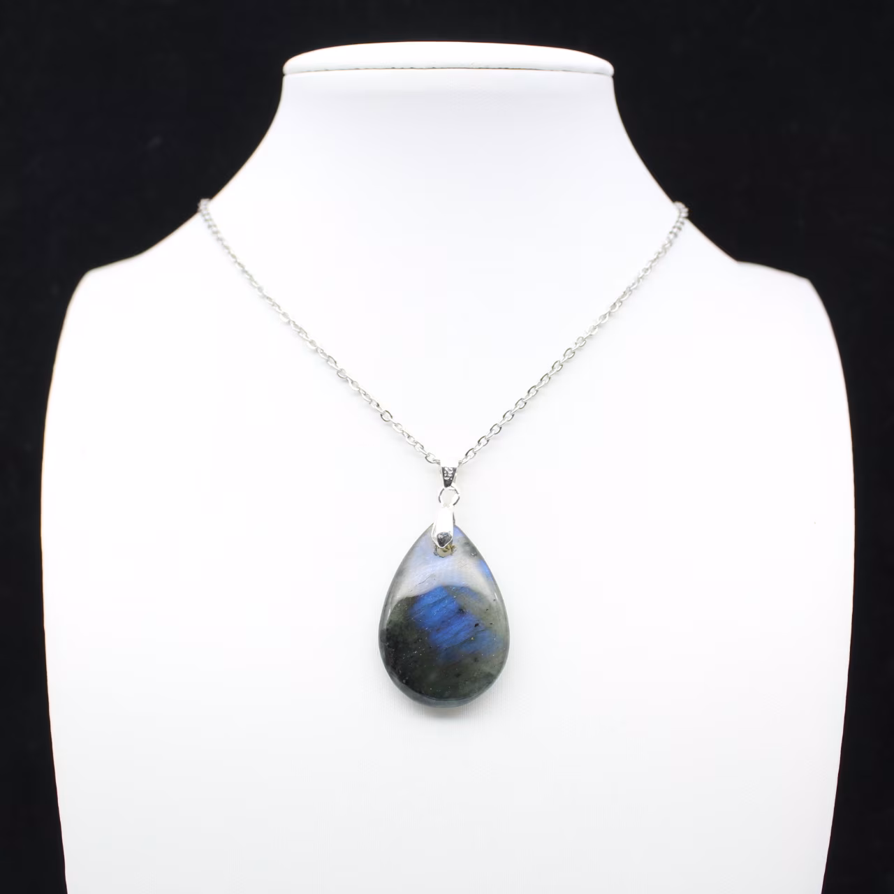 Ciondolo a goccia in labradorite