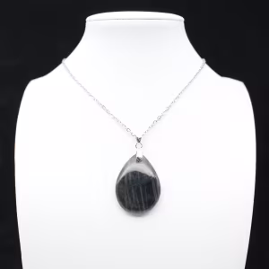 Ciondolo a goccia in labradorite