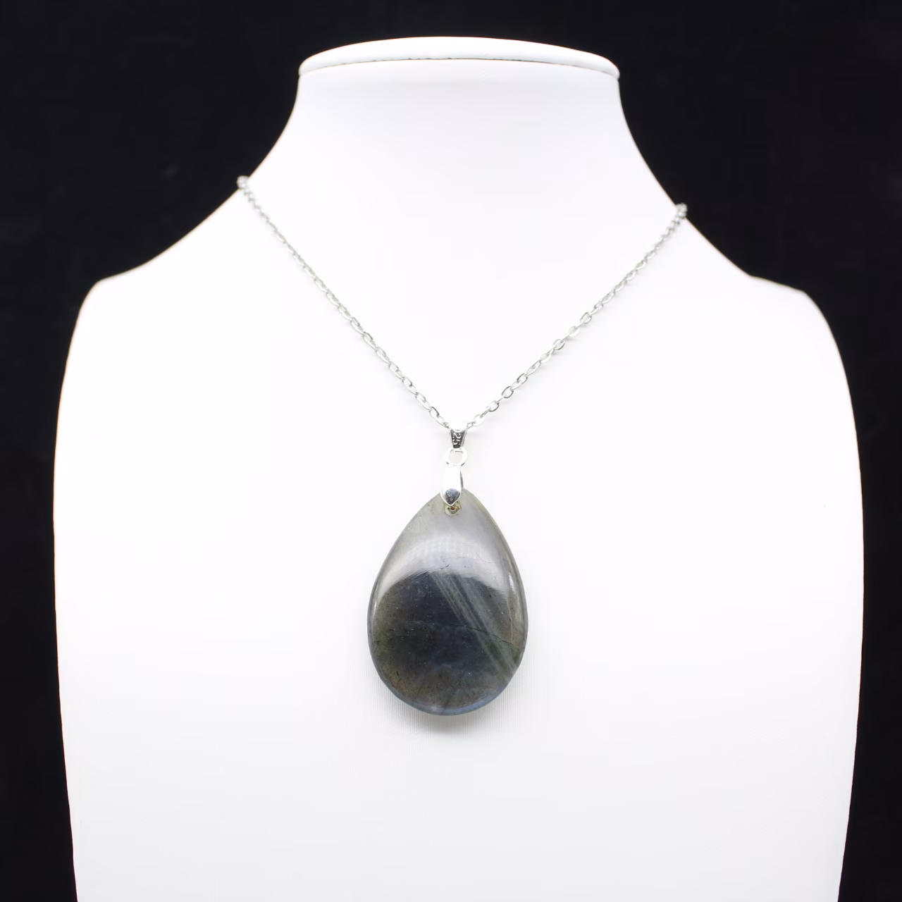 Ciondolo a goccia in labradorite
