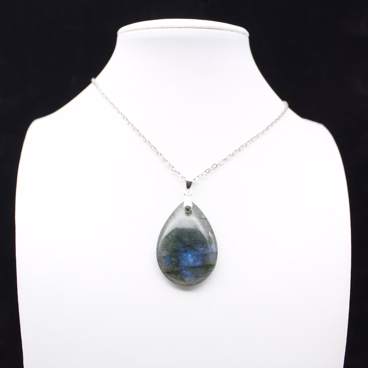 Ciondolo a goccia in labradorite