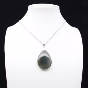 Ciondolo a goccia in labradorite