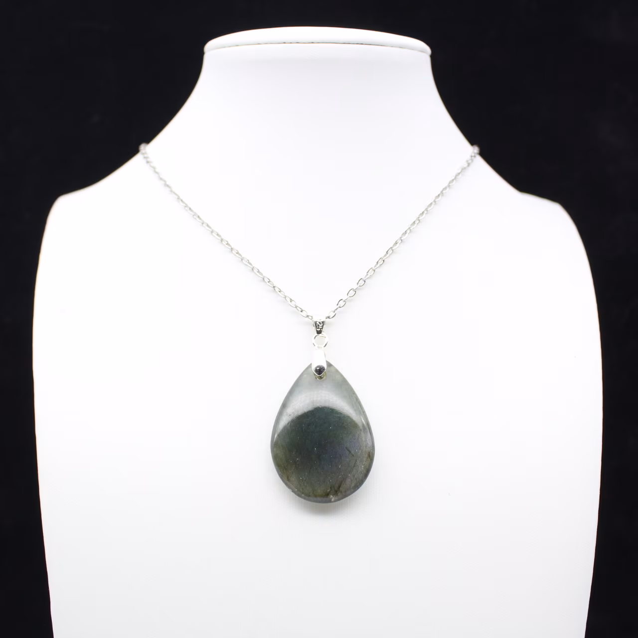 Ciondolo a goccia in labradorite