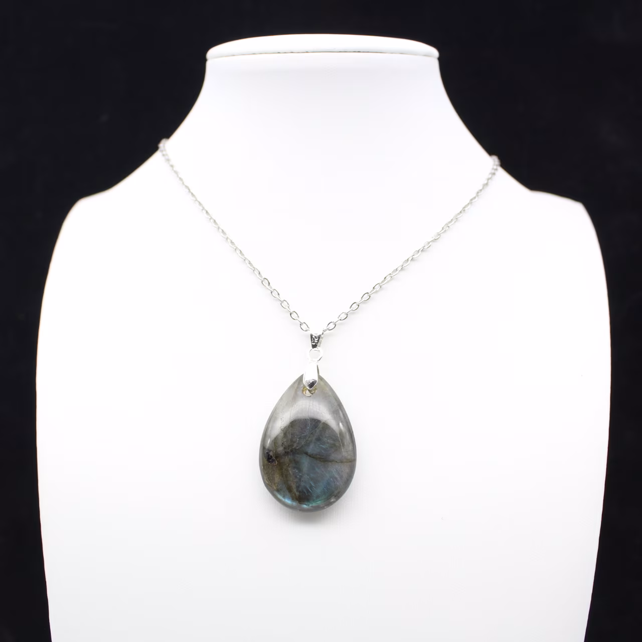 Ciondolo a goccia in labradorite