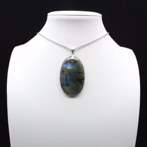 Ciondolo ovale in labradorite