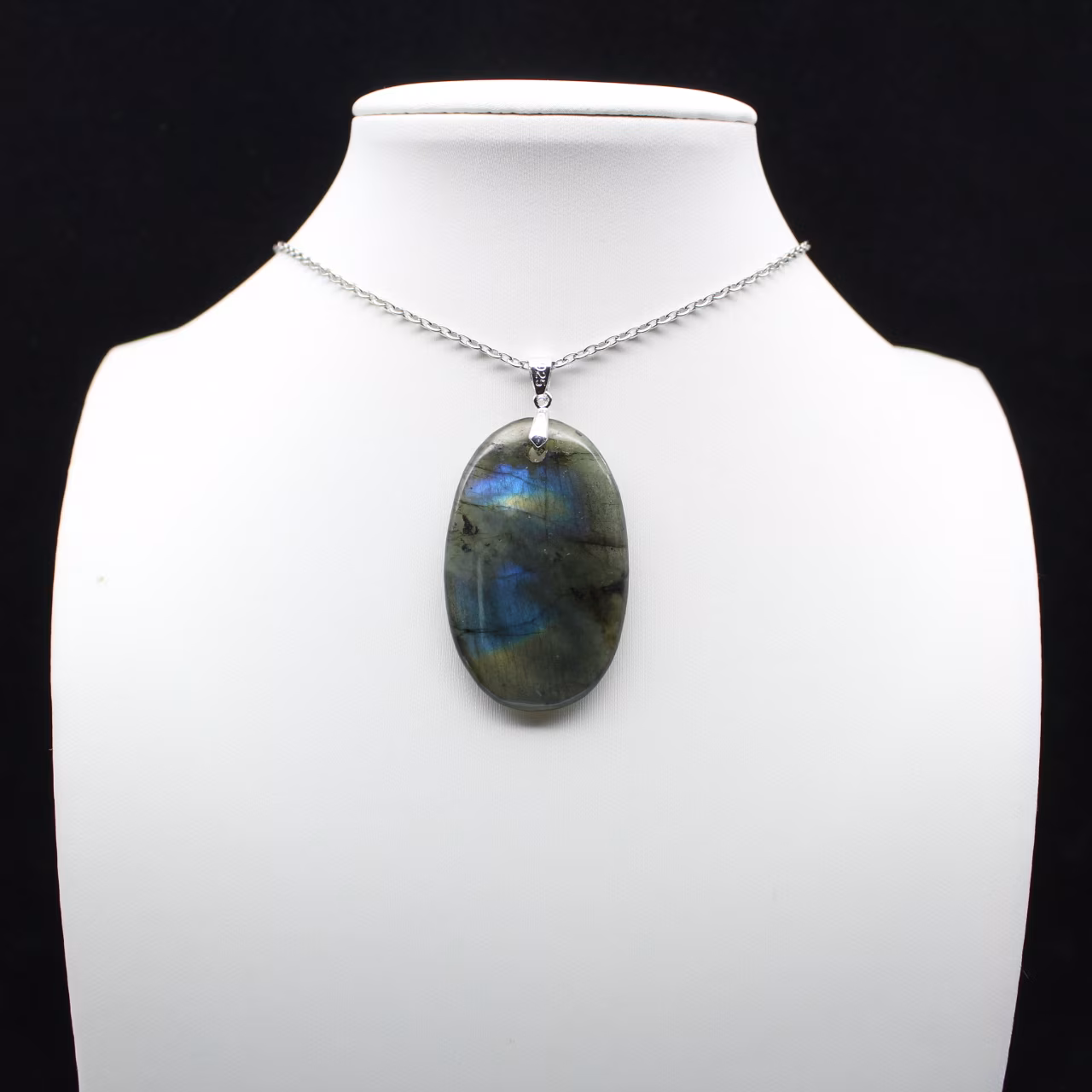 Ciondolo ovale in labradorite
