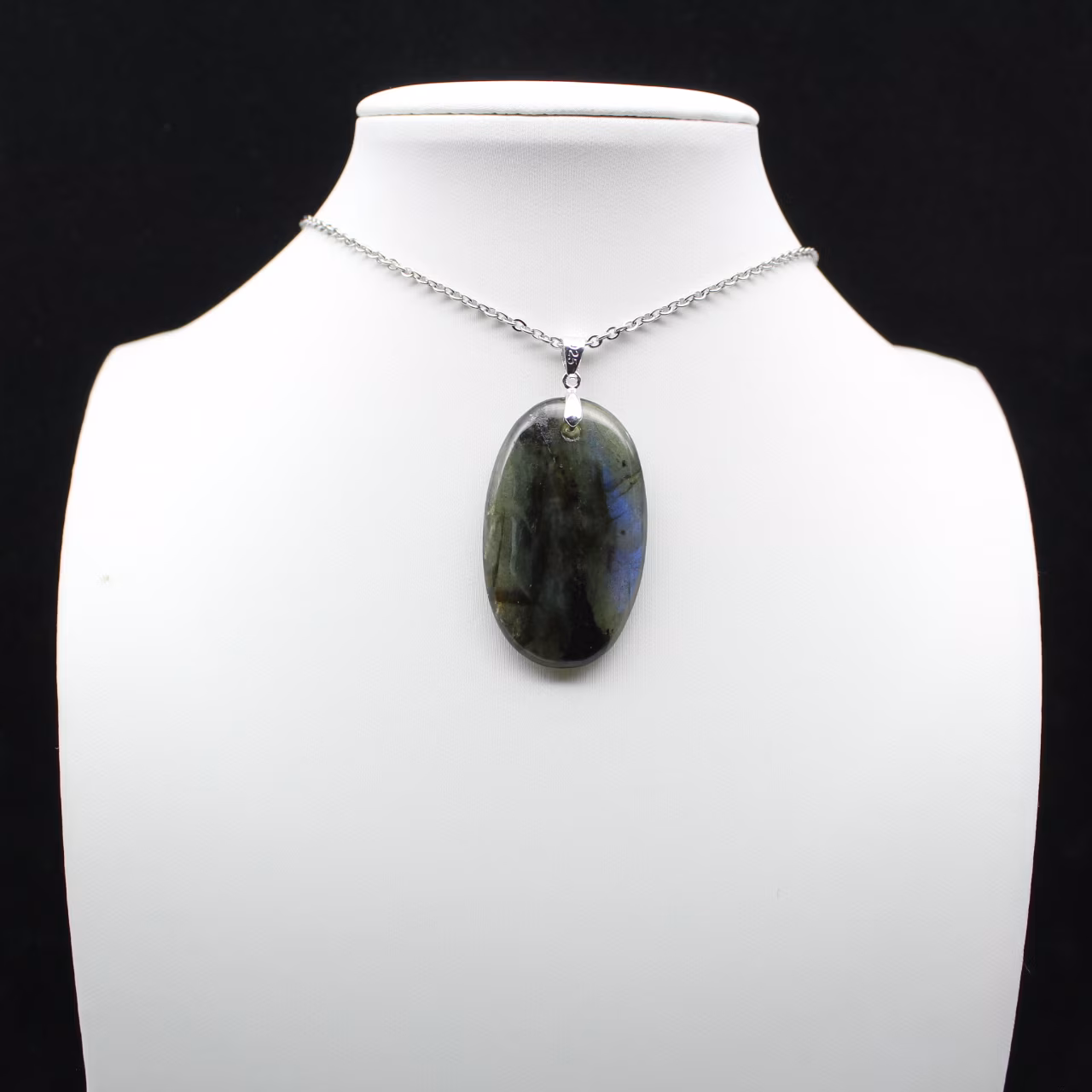 Ciondolo ovale in labradorite