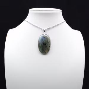 Ciondolo ovale in labradorite