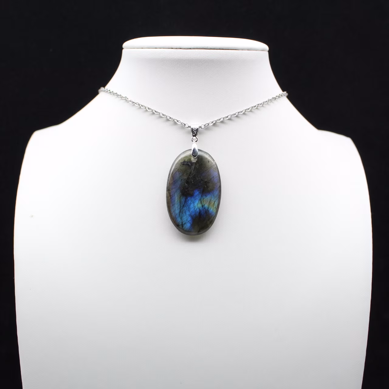 Ciondolo ovale in labradorite
