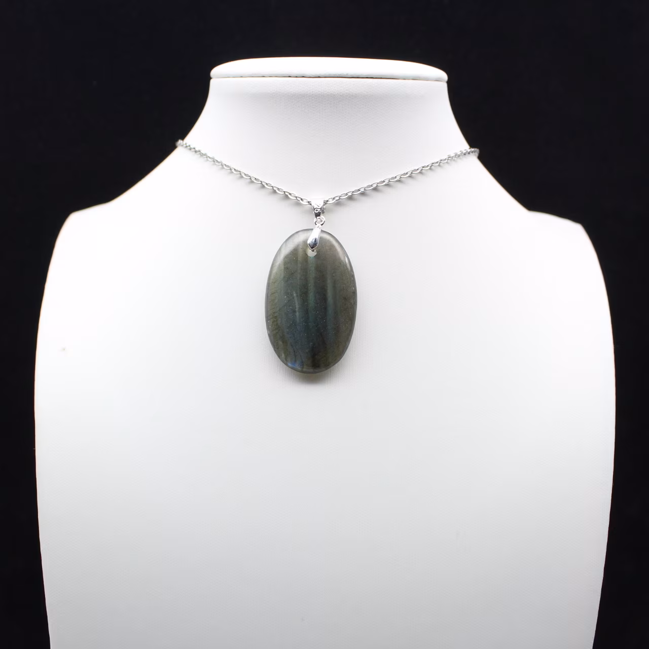 Ciondolo ovale in labradorite