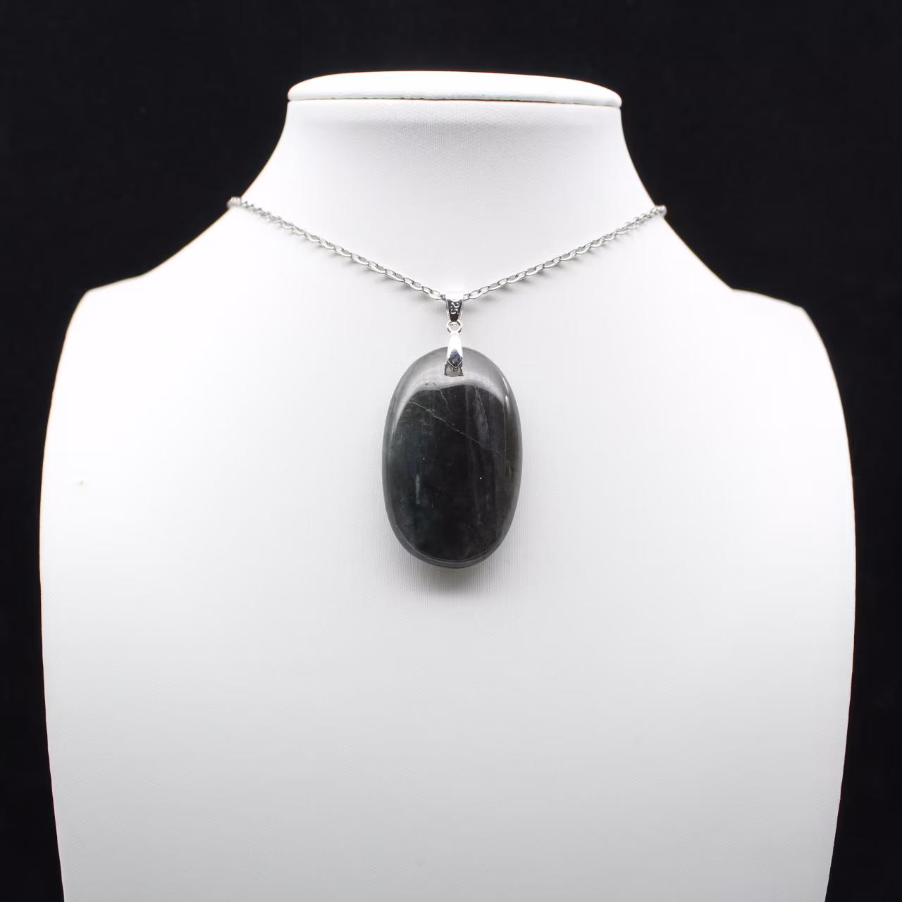 Ciondolo ovale in labradorite
