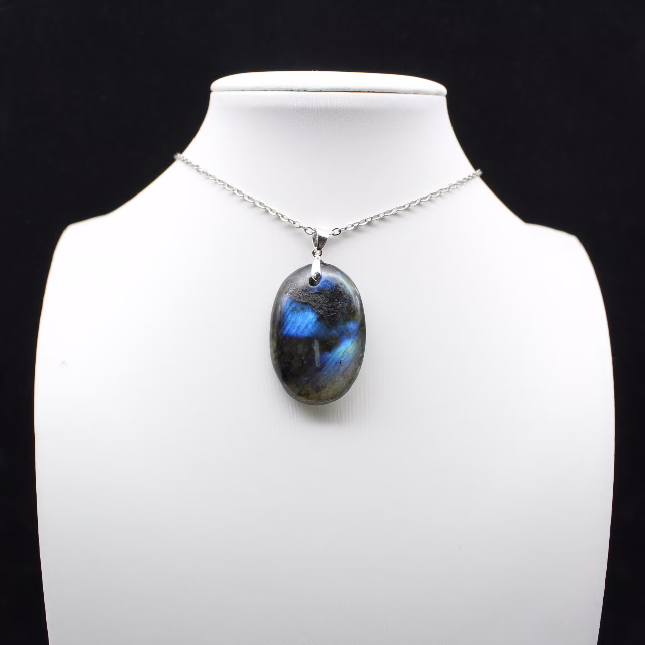 Ciondolo ovale in labradorite