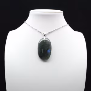 Ciondolo ovale in labradorite