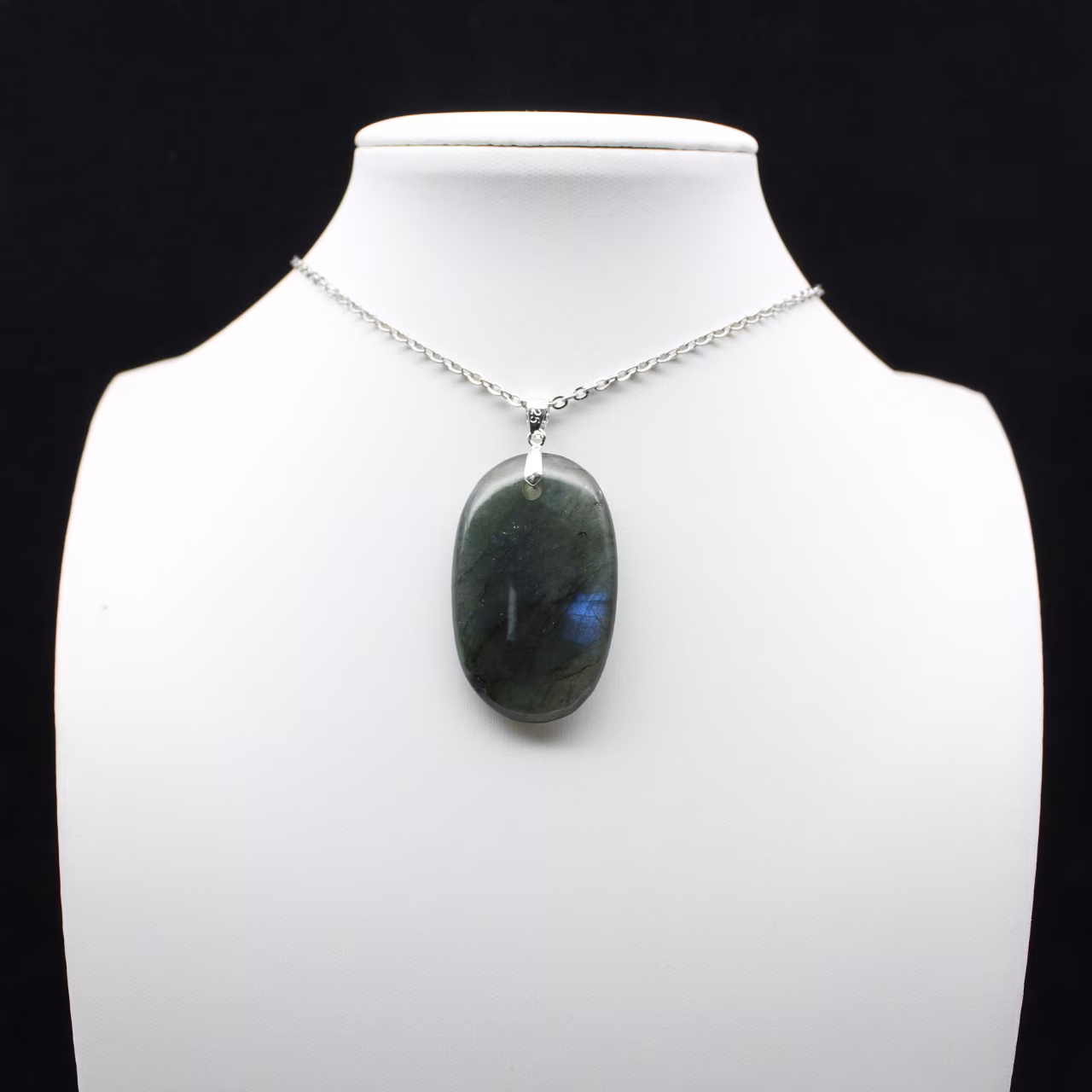 Ciondolo ovale in labradorite