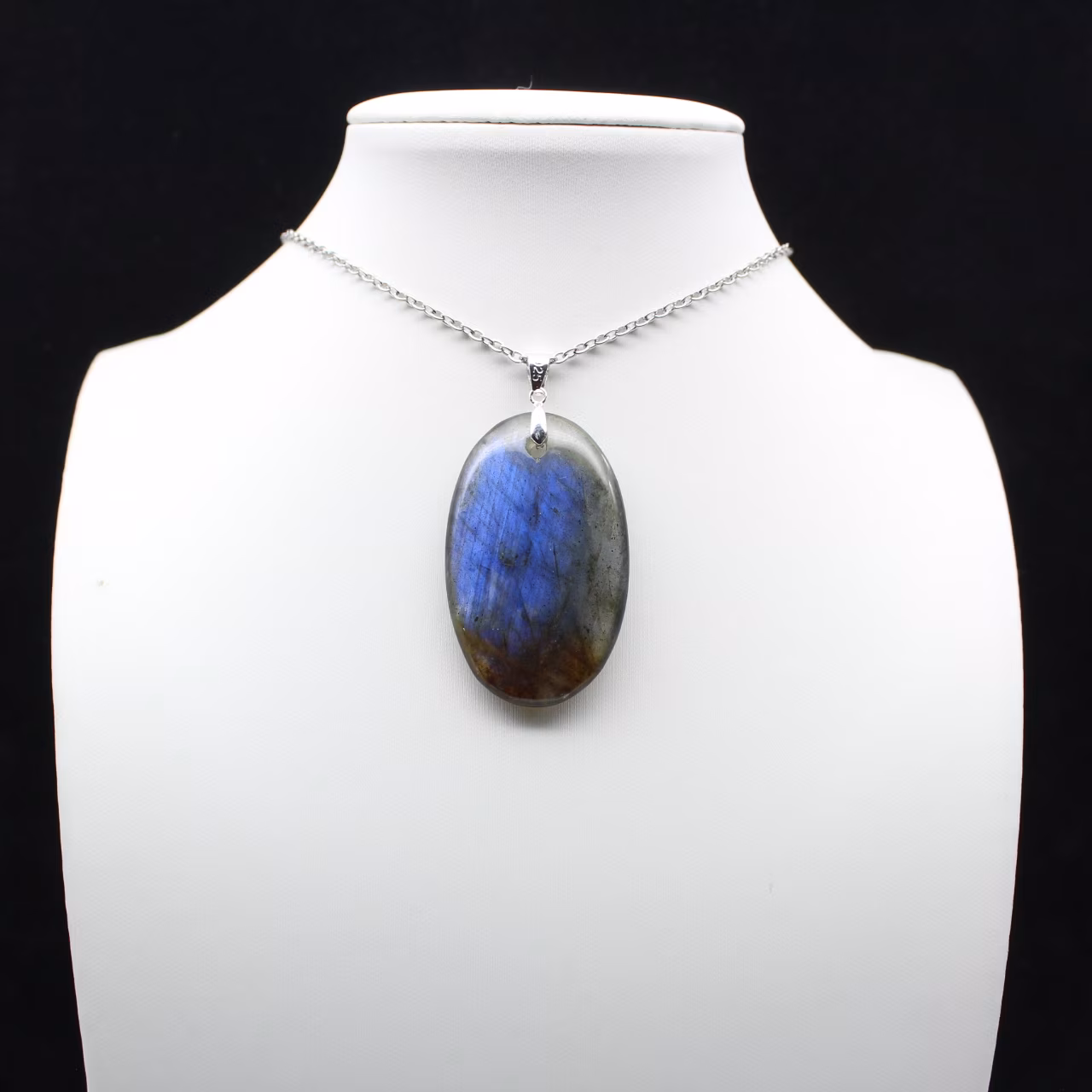 Ciondolo ovale in labradorite