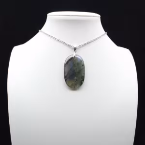 Ciondolo ovale in labradorite
