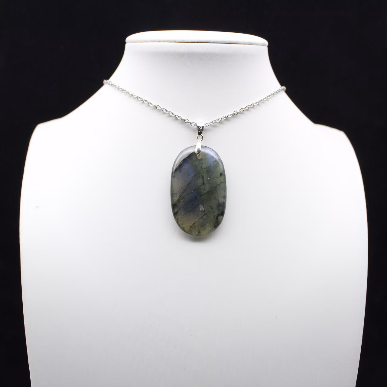 Ciondolo ovale in labradorite