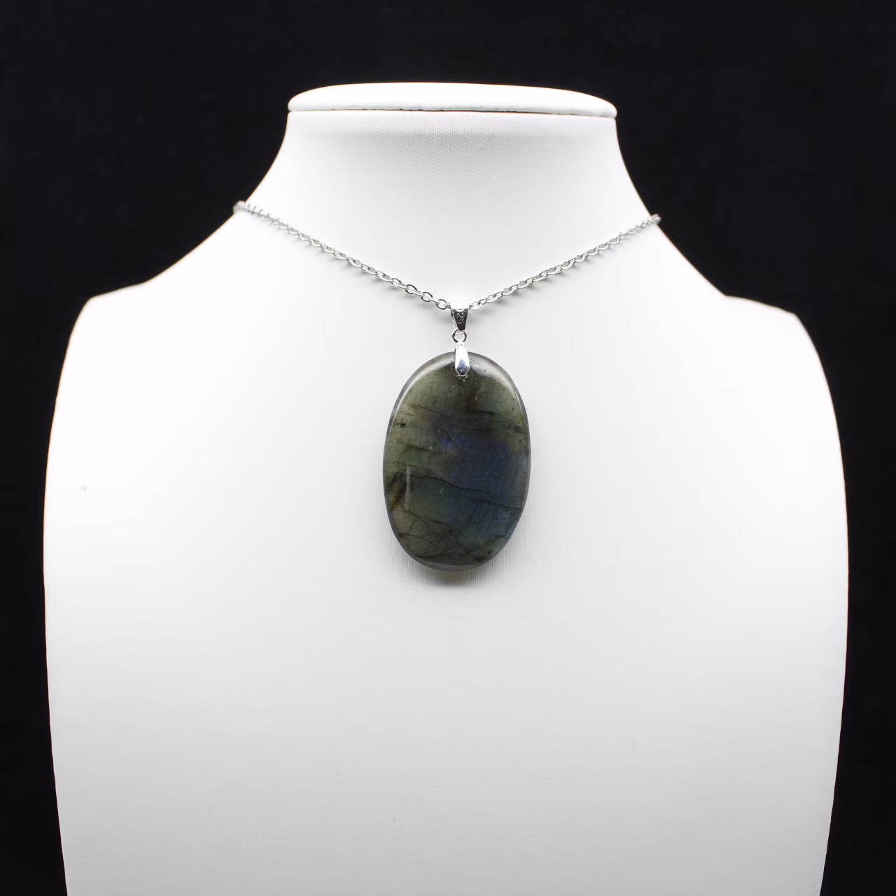 Ciondolo ovale in labradorite