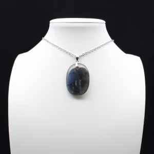 Ciondolo ovale in labradorite