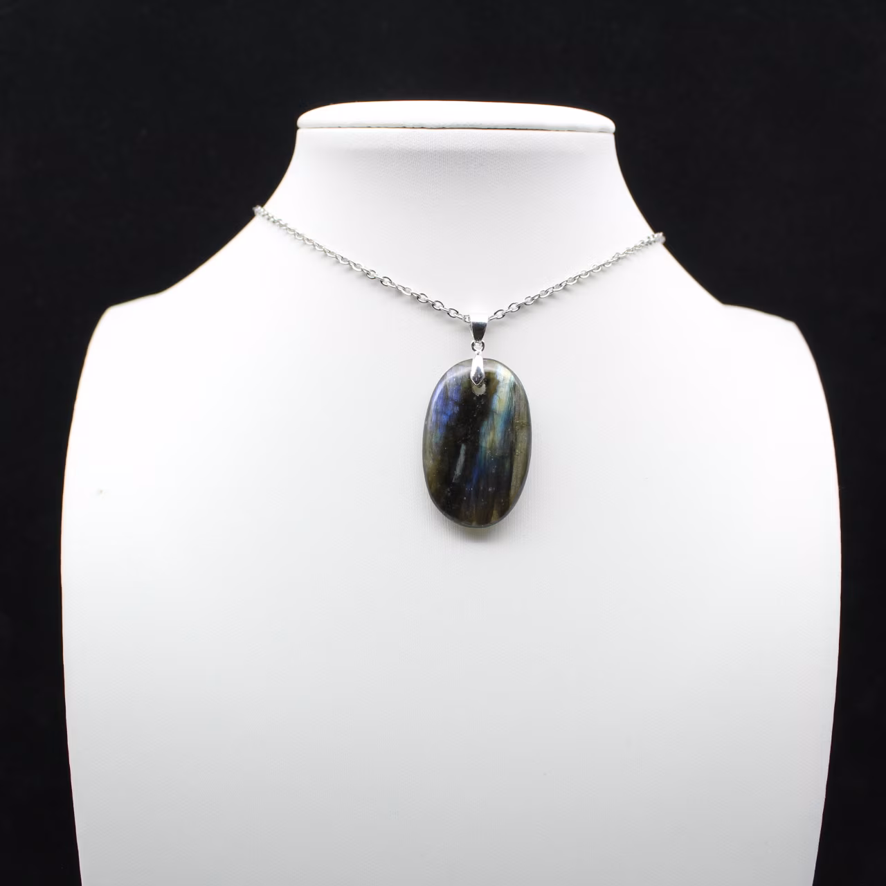 Ciondolo ovale in labradorite