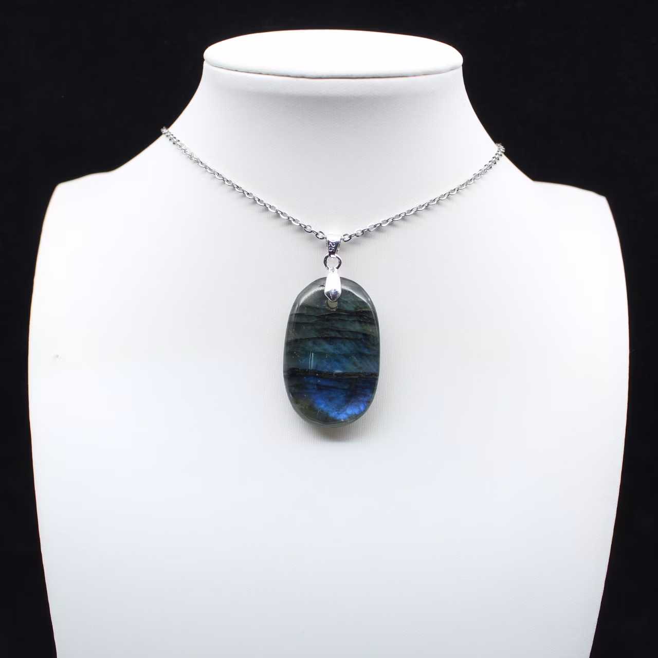 Ciondolo ovale in labradorite