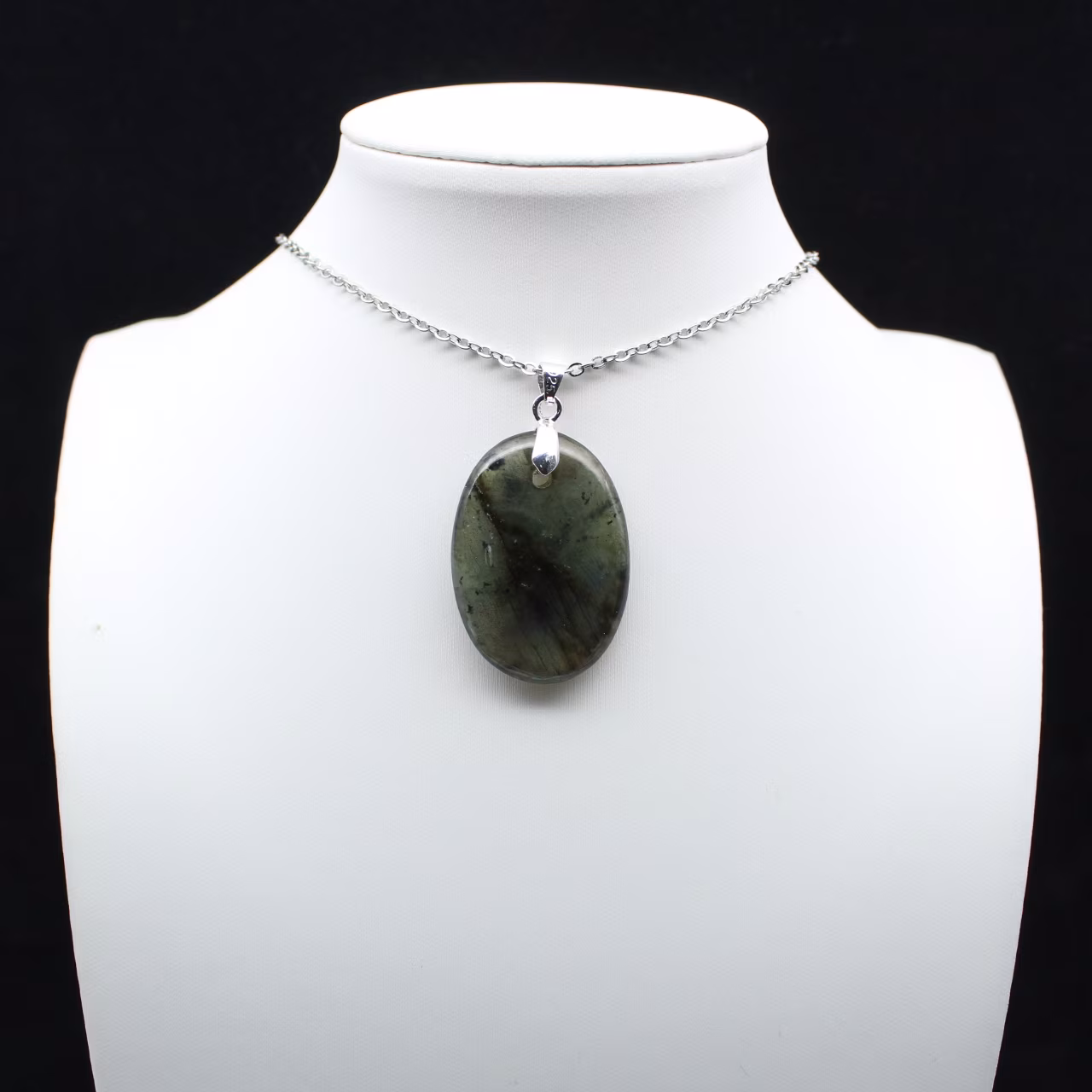 Ciondolo ovale in labradorite
