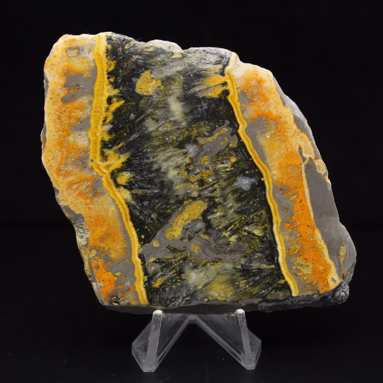 Placca di diaspro calabrone - Equilibrio minerale