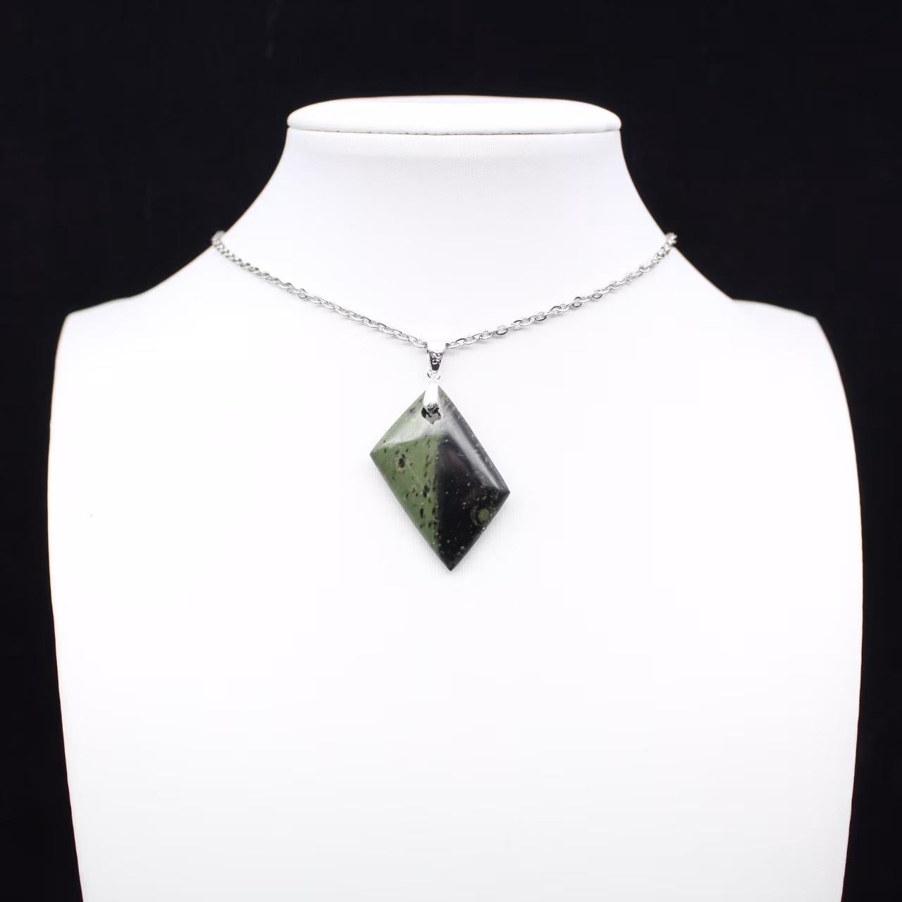 Ciondolo di diaspro Kambamba a forma di diamante