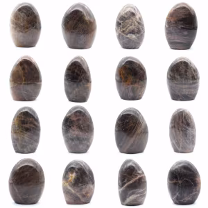 Pietra di luna nera lucidata a forma libera