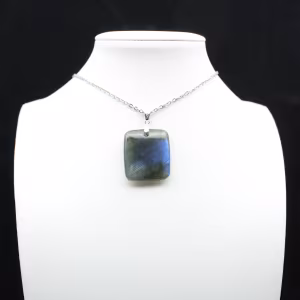 Ciondolo in labradorite quadrata