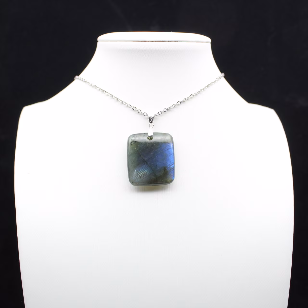 Ciondolo in labradorite quadrata