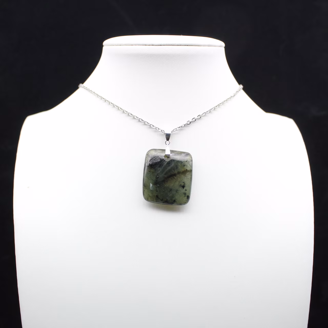 Ciondolo quadrato in labradorite del Madagascar