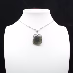 Ciondolo in labradorite quadrata