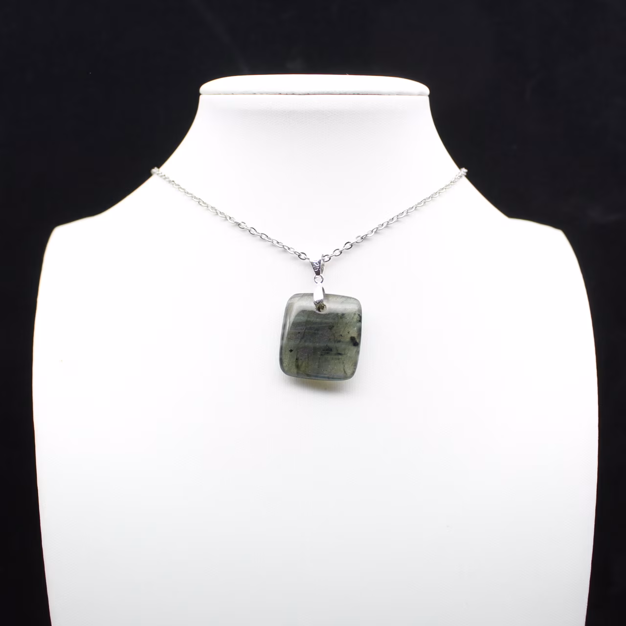 Ciondolo in labradorite quadrata