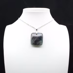 Ciondolo in labradorite quadrata
