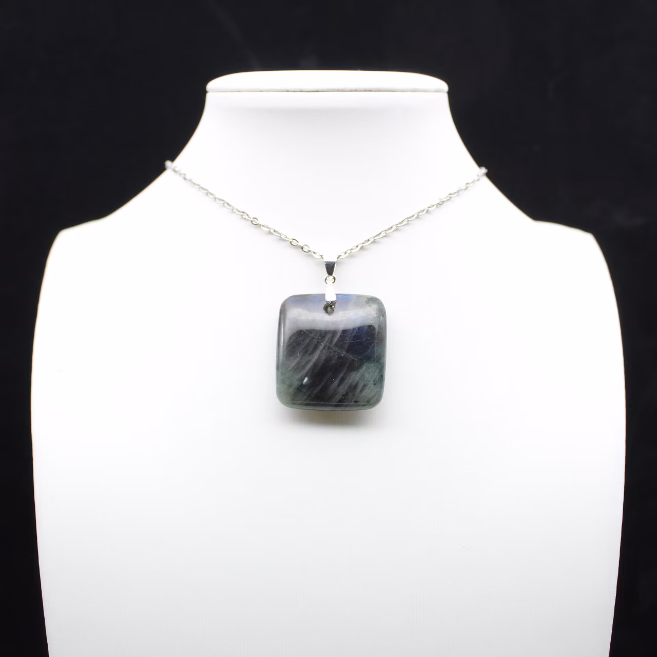 Ciondolo in labradorite quadrata
