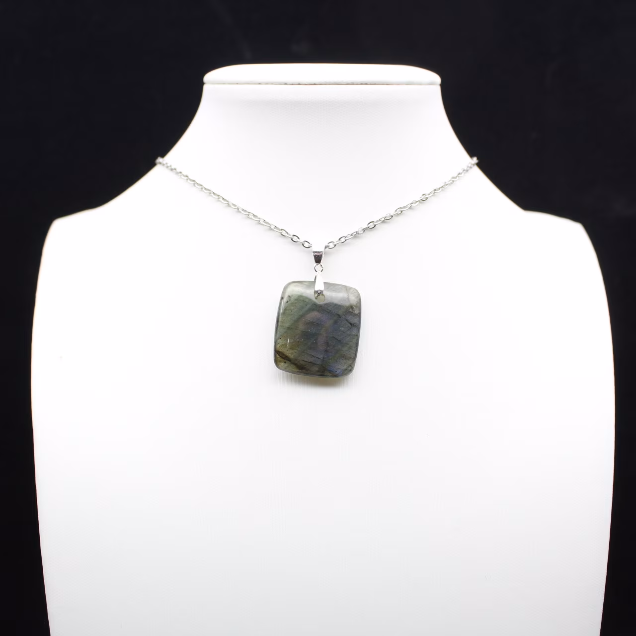 Ciondolo in labradorite quadrata
