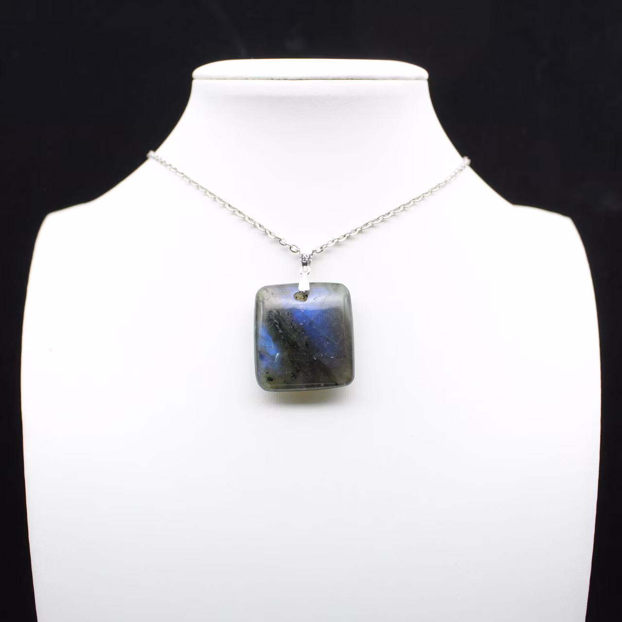 Ciondolo in pietra di labradorite quadrata
