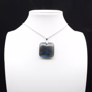 Ciondolo quadrato in labradorite naturale