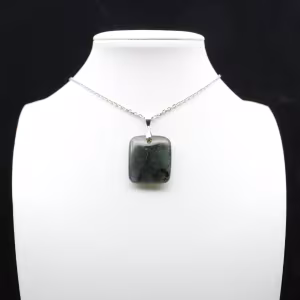 Ciondolo in labradorite quadrata