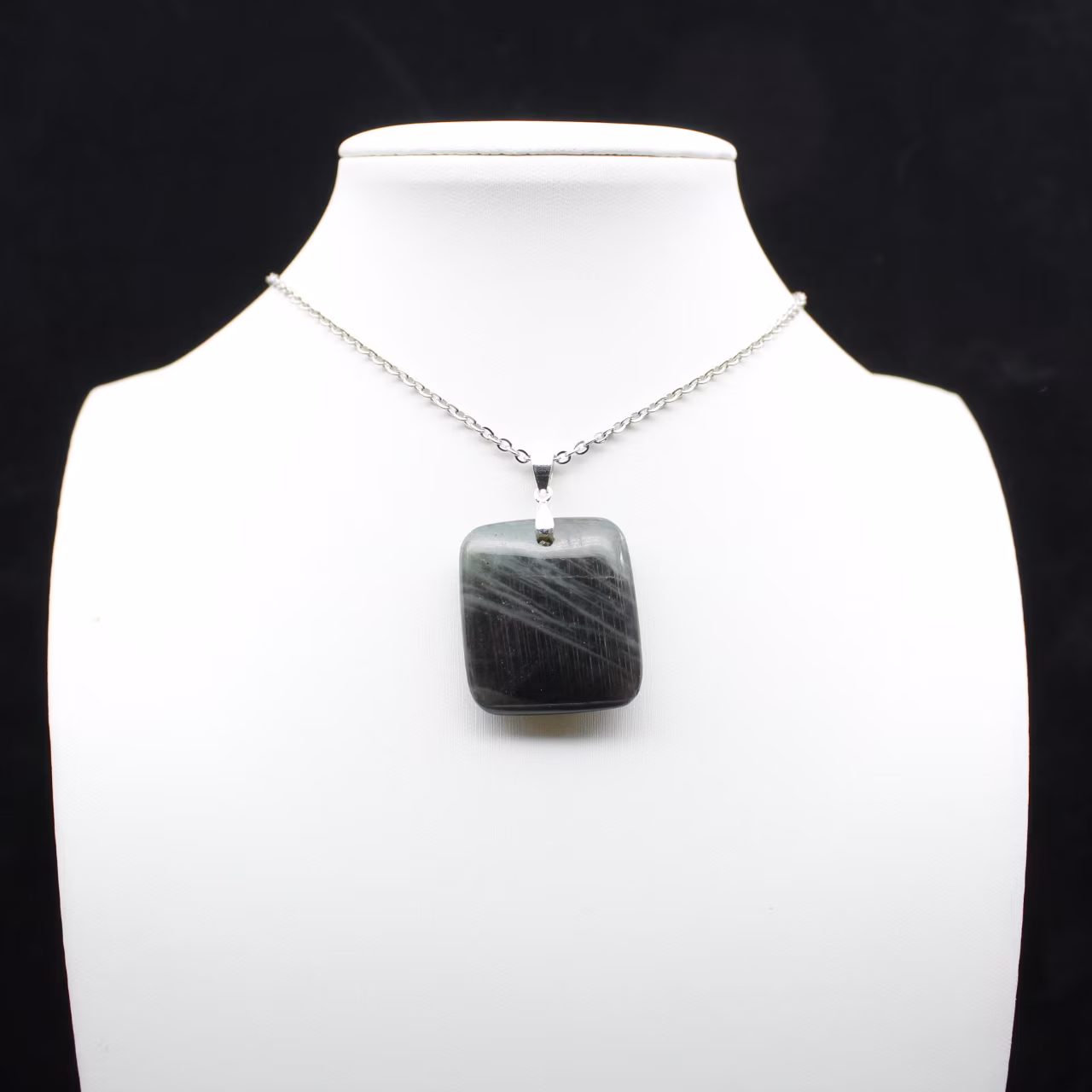 Ciondolo in labradorite quadrata