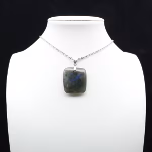 Ciondolo in labradorite quadrata