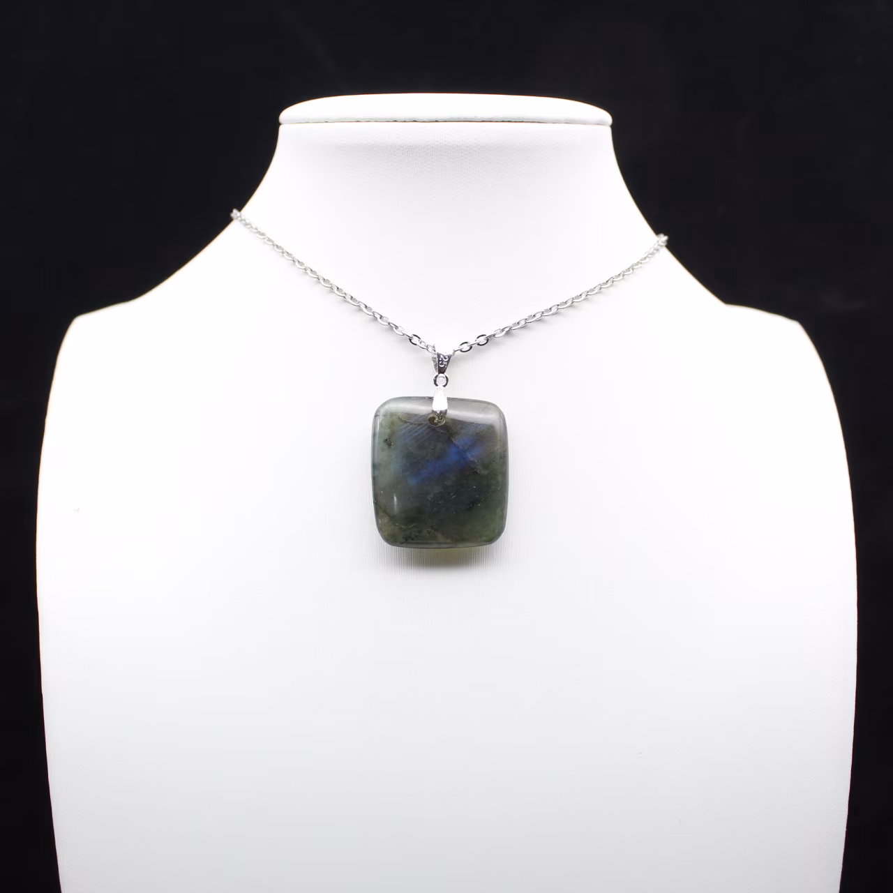 Ciondolo in labradorite quadrata
