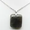 Ciondolo quadrato in labradorite del Madagascar - 1