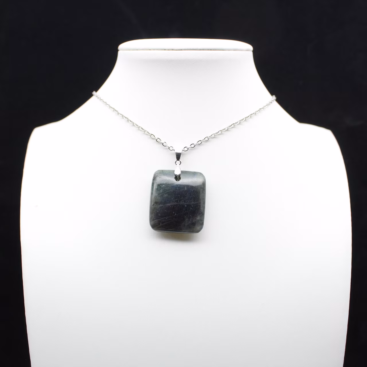 Ciondolo in labradorite quadrata