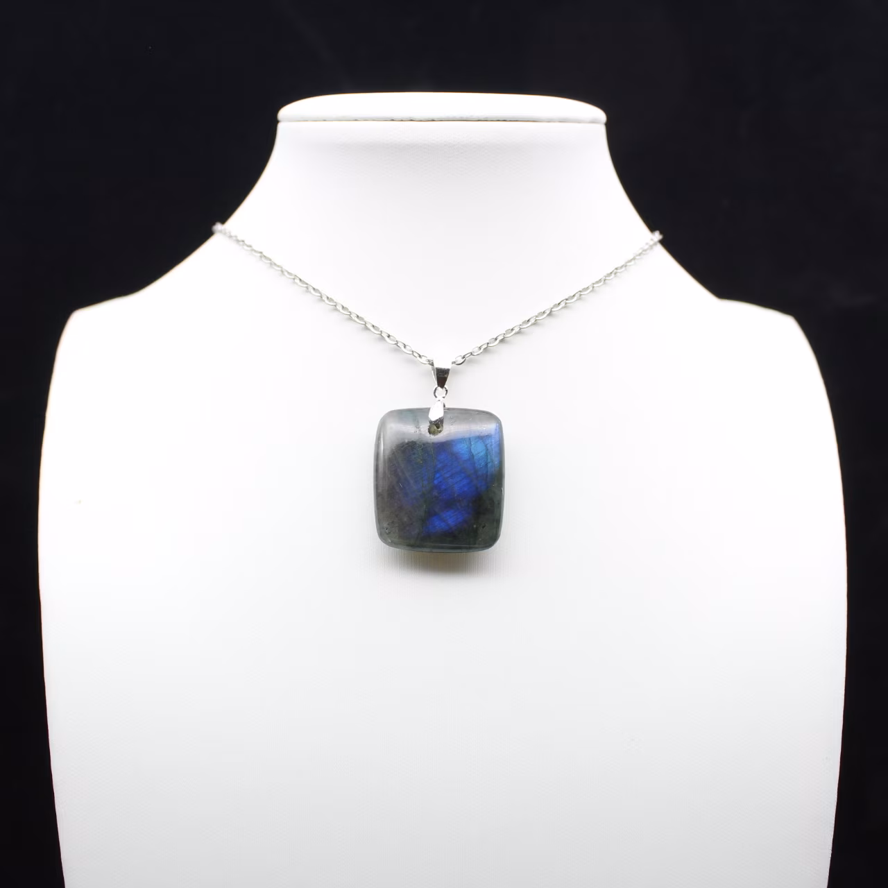 Ciondolo in pietra di labradorite quadrata