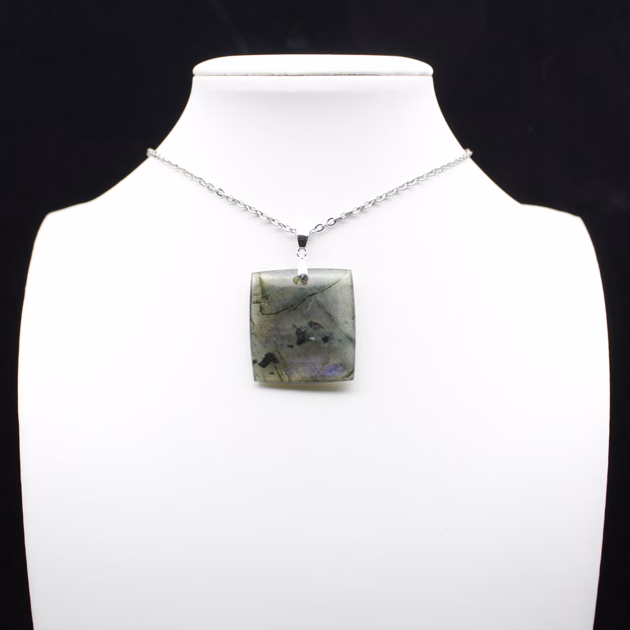 Ciondolo quadrato in labradorite del Madagascar