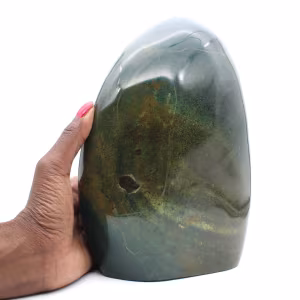 Esemplare di diaspro verde lucidato, grande pietra decorativa, Madagascar