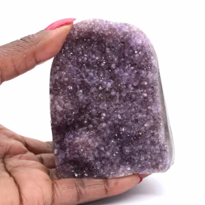 Geode di ametista dal Brasile: un tesoro mineralogico