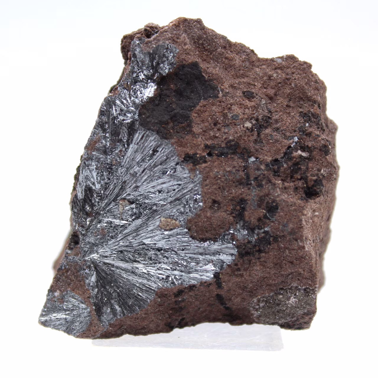 Pirolusite, cristalli in miniatura su matrice